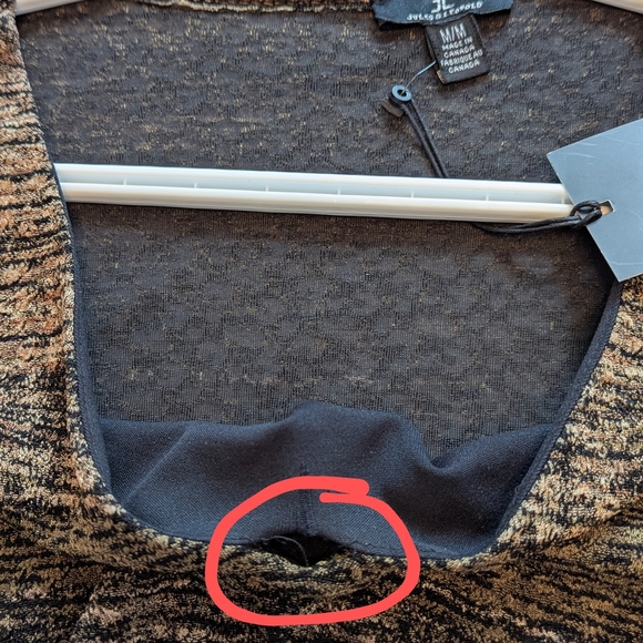 NWT Jules & Leopold Women's (Size M) V-Neck Top With Scalloped Hem and Sleeves - Picture 2 of 15